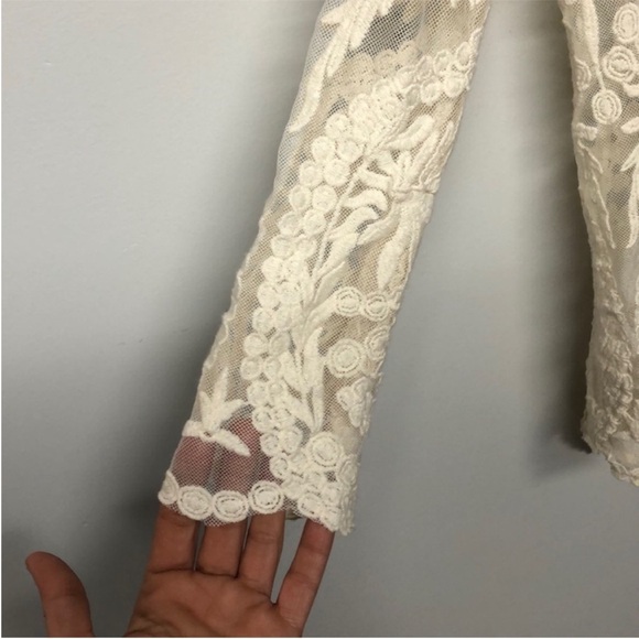 Choies Cream Lace mesh long sleeved Crochet Blouse. - Picture 3 of 6